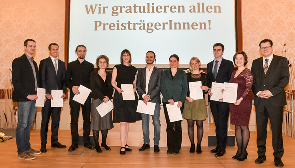 Die GewinnerInnen bei den Doc.Awards 2018 auf der Bühne im Kleinen Festsaal der Universität Wien.