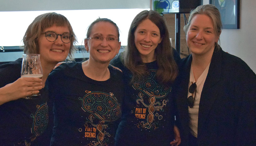 Gruppenfoto mit Kathrin Kostorz, Ekaterina Pronizius, Erika Schaudy und Isabella Wagner.